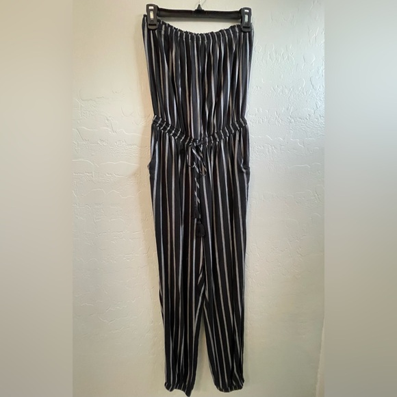 Forever 21 Sleeveless Jumpsuit - Picture 2 of 3